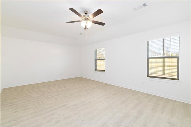 Building Photo - 581 Crystal Dr