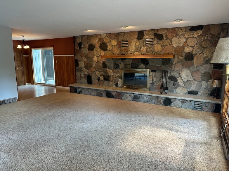 Building Photo - 2642 WI-120