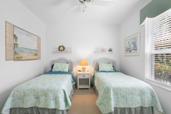 Building Photo - Beautiful Fully Furnished 3/2 Bouchelle Is...