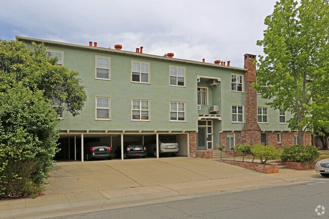 Primary Photo - Land Park Apartments