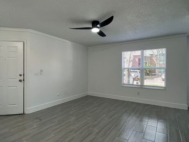 Building Photo - 5773 Gatlin Ave
