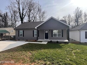 Building Photo - 355 W Outer Dr