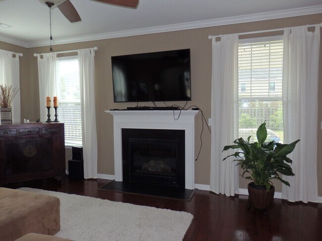 Building Photo - Look No Further. You Have Found Home!!! Av...