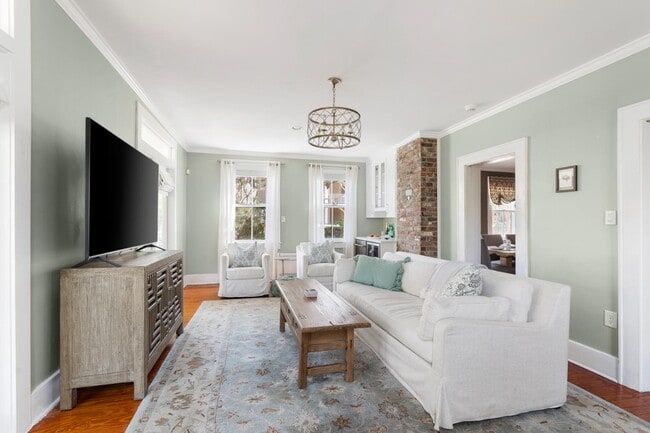 Building Photo - 56 Gadsden St