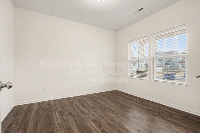 Building Photo - 162 Aspire Cir