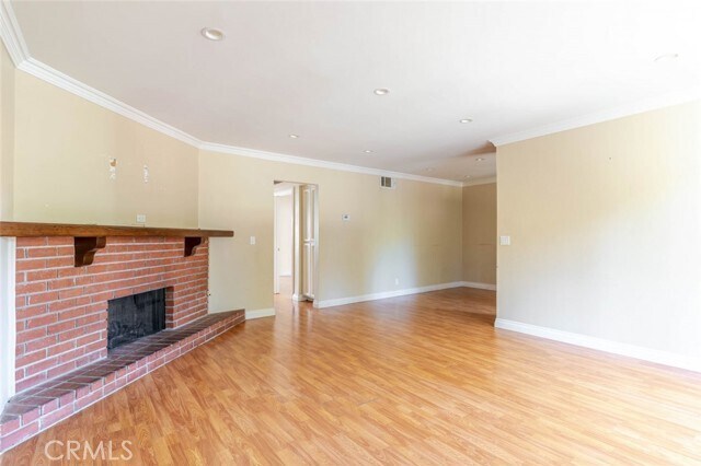 Building Photo - 909 E Garfield Ave