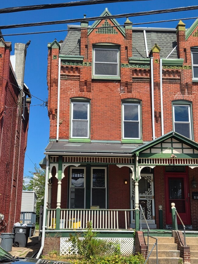 Building Photo - 405 South St