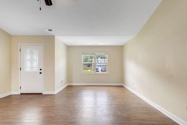 Building Photo - 102 Bridgeport Dr