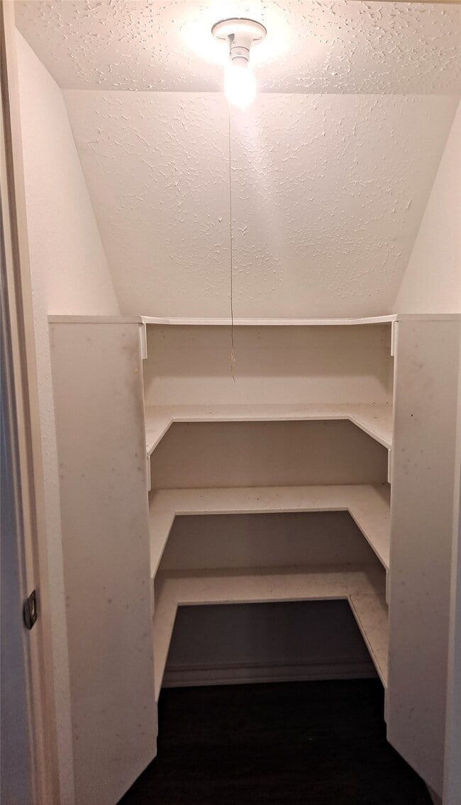 Building Photo - 2917 Bassingham Dr