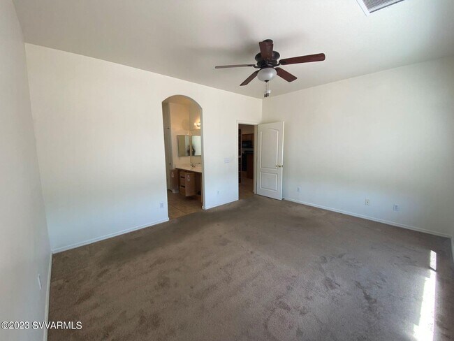 Building Photo - 1095 S Forest Ridge Dr