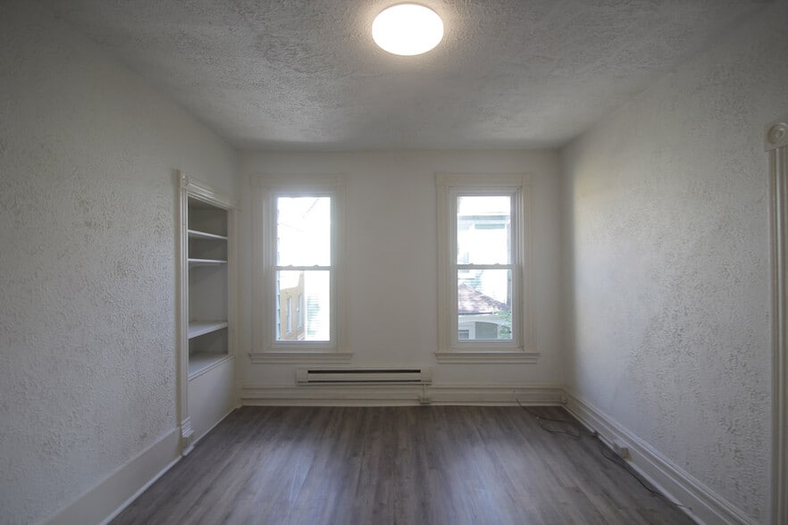 Building Photo - 429 Kelly Ave