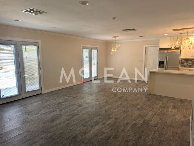 Building Photo - Desirable 3 bedroom home with Pool