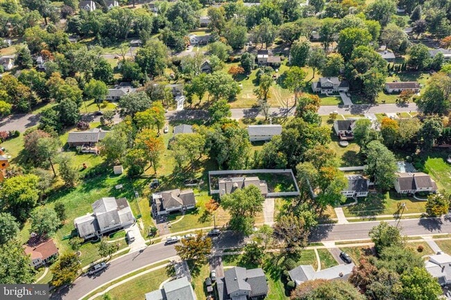 Building Photo - 316 Farmdale Rd