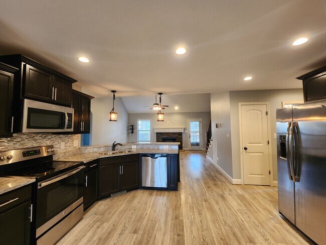 Building Photo - 1003 Sunrise Dr