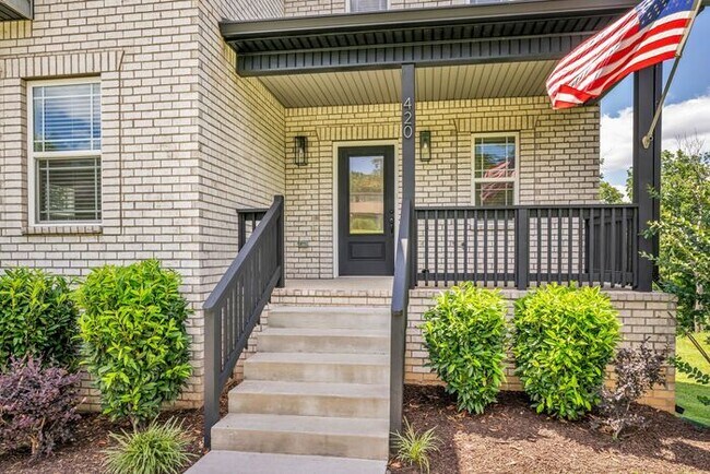 Building Photo - 420 Stonemeadow Rd