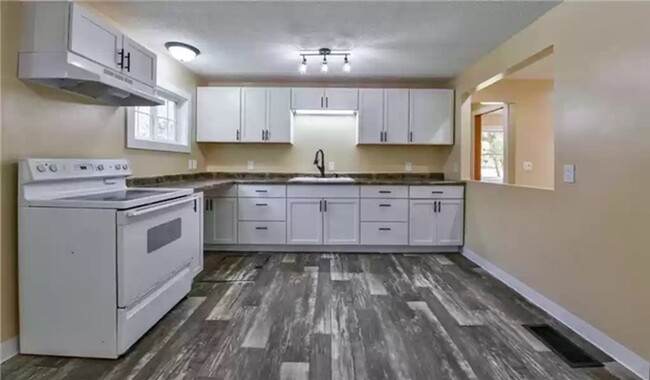 Building Photo - 3 Bedrooms, 1 Bathroom Single Family Home ...