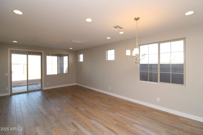 Building Photo - 5716 S Romano