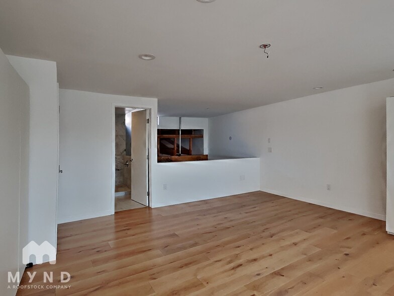 Building Photo - 373 4th St