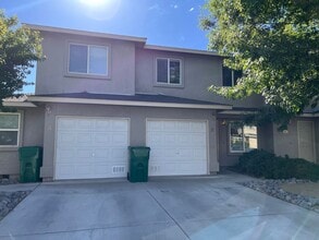 Building Photo - 665 Starlite Dr