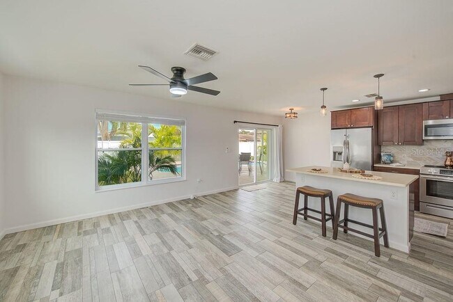 Building Photo - 2589 Sunny Breeze Ave