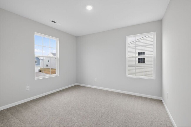 Building Photo - Spacious 5BR House in Statesville