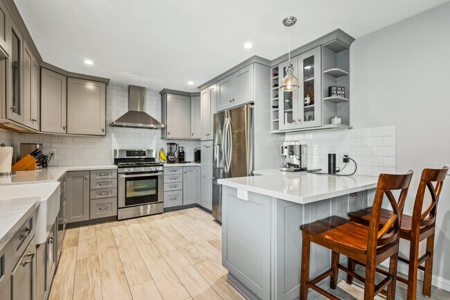 Building Photo - 1911 Mathews Ave