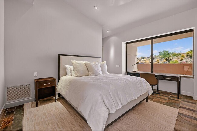 Building Photo - 9 Rockcrest