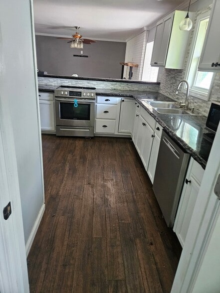 Building Photo - 1115 University Blvd