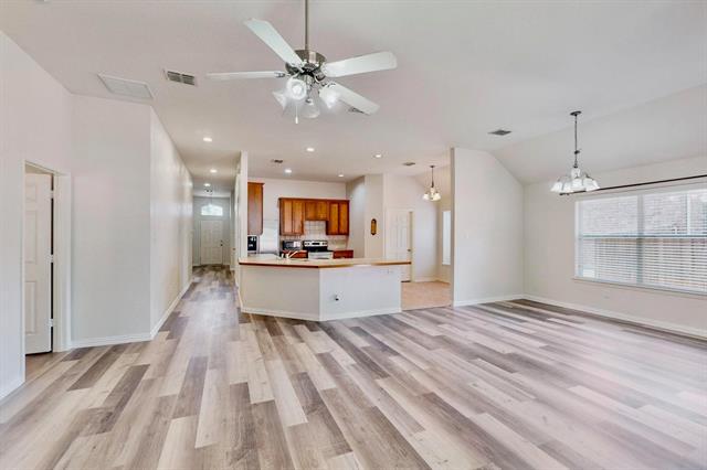 Building Photo - 1216 Lake Forest Dr