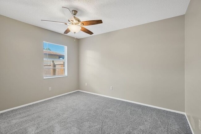 Building Photo - 3Br 2BA Home in Brandon, FL - New Paint and Carpet