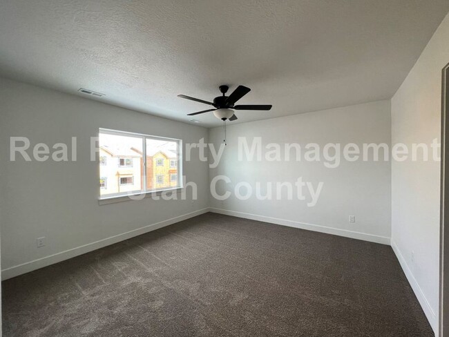 Building Photo - 606 E 340 S