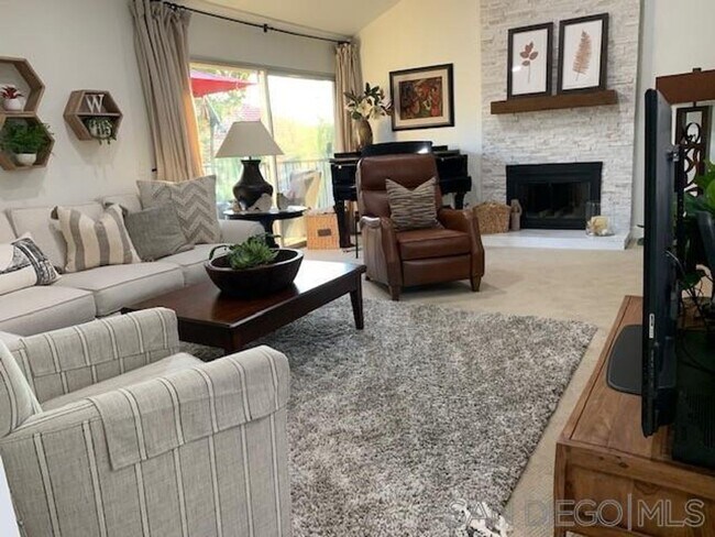 Building Photo - Beautiful Updated 2Br/2/Ba + Den W/ detach...