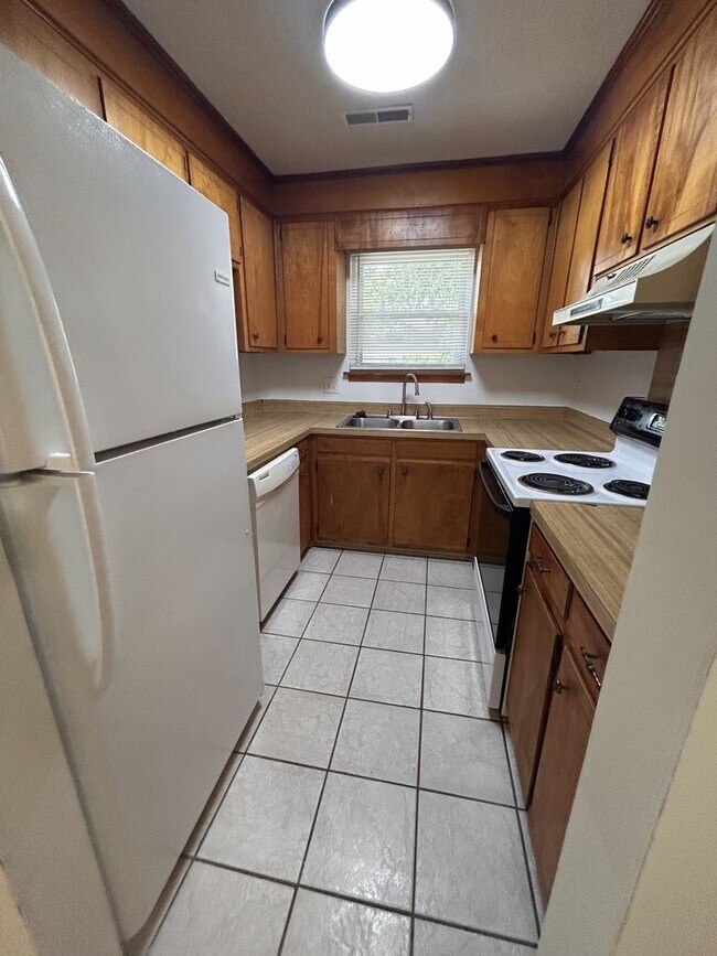 Building Photo - Affordable 2BR Duplex in Ladson!