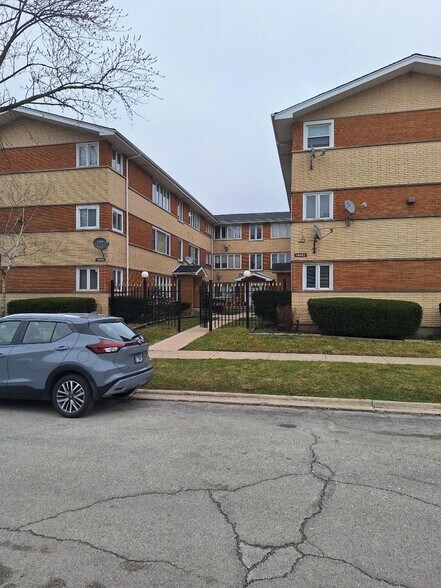 Building Photo - 14047 S Tracy Ave