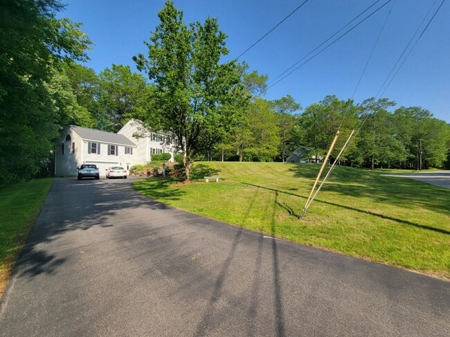 Building Photo - Beautiful Single-Family Home Litchfield NH for Rent