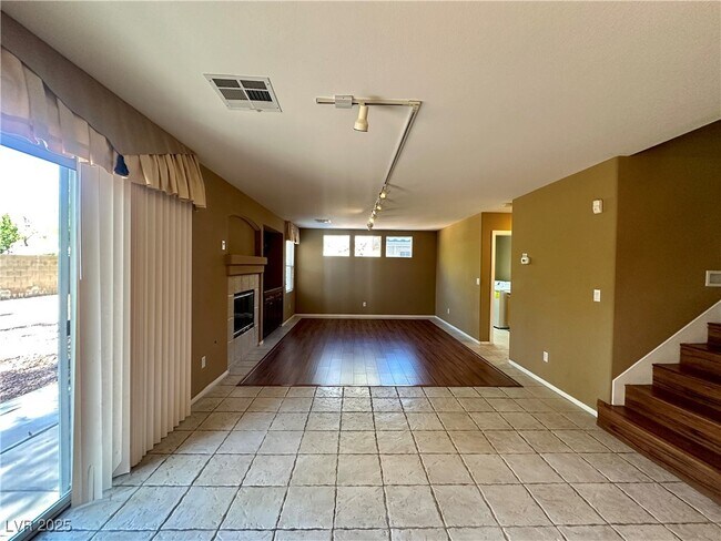 Building Photo - 2705 Sweet Willow Ln