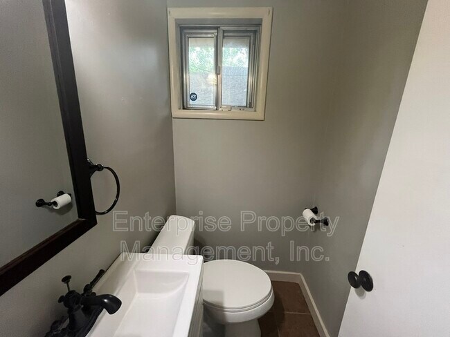 Building Photo - 470 S Prescott