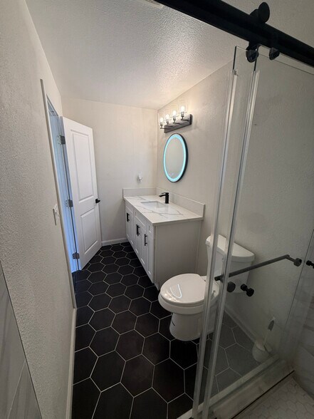 Building Photo - 132 Palm Ave