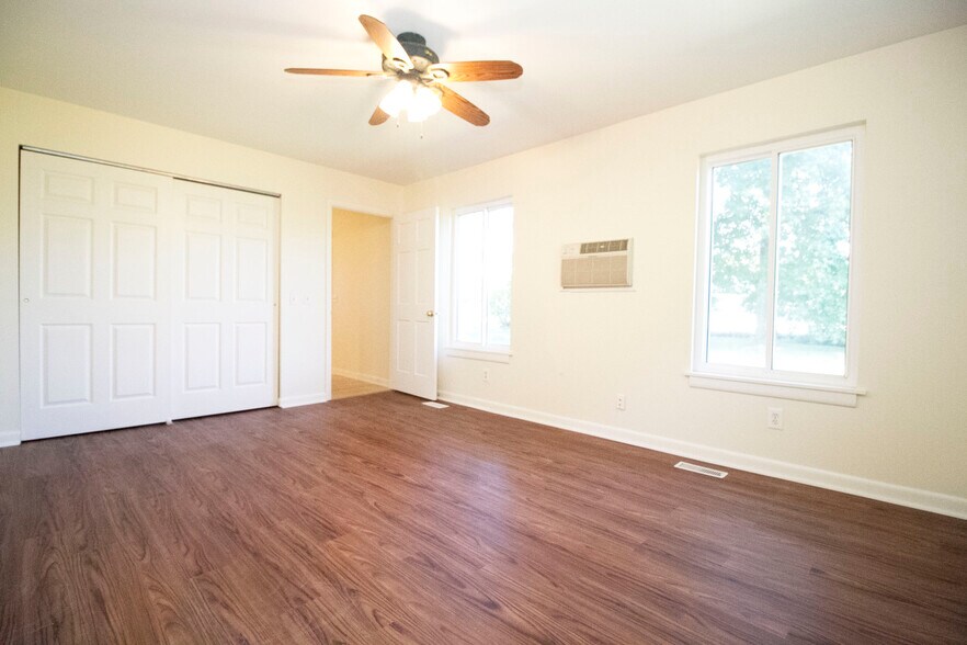 Building Photo - 2545 Amara Dr