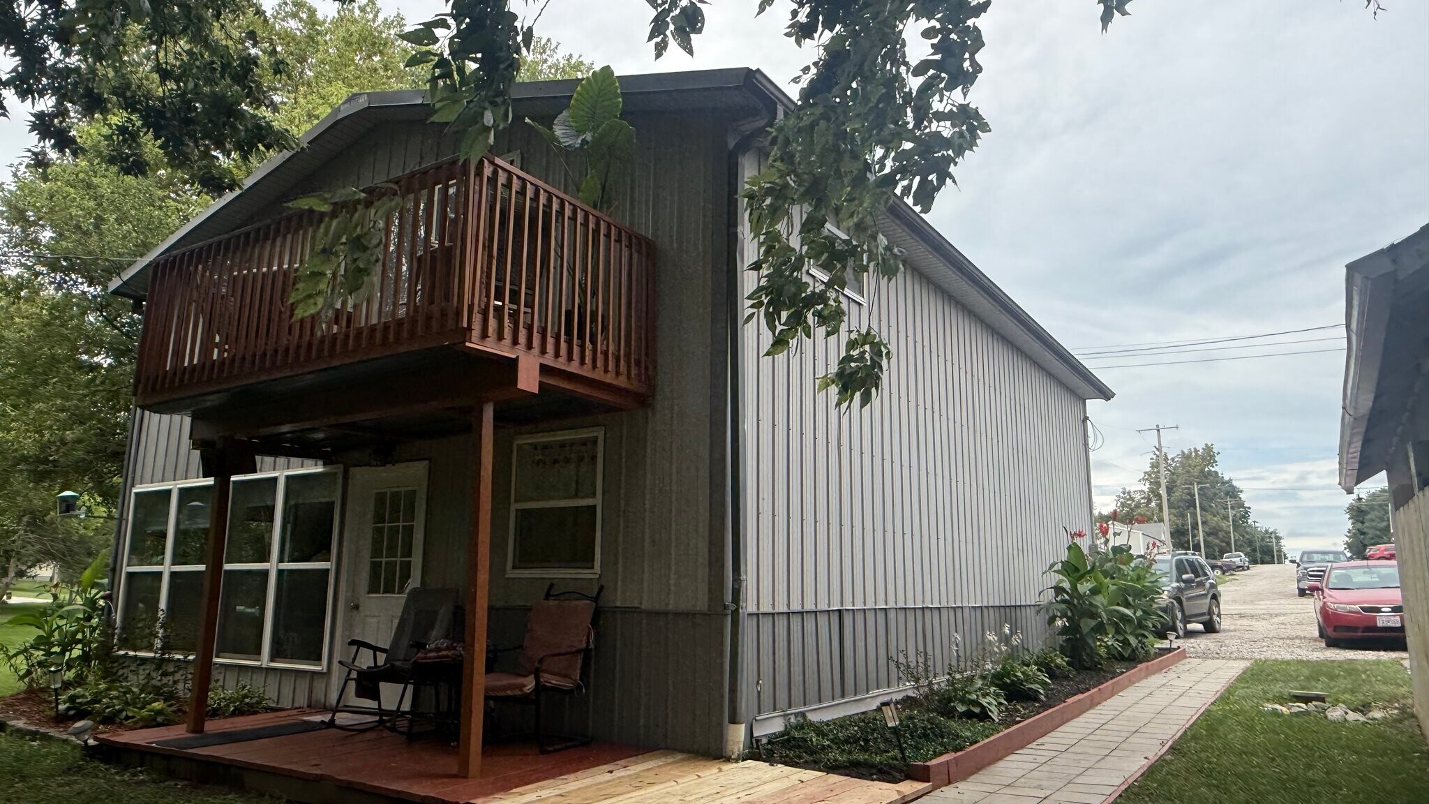 Building Photo - 480 Maple St