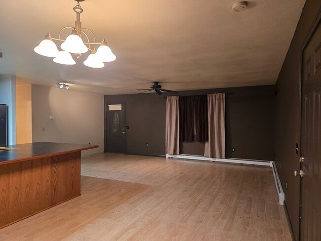 Building Photo - 3BR/2BA Home on 2 Acres – 2 Car Garage & Pet Friendly