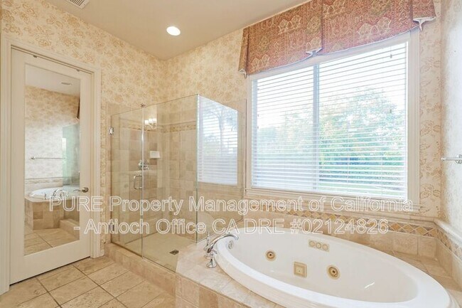 Building Photo - 2340 Indian Springs Dr