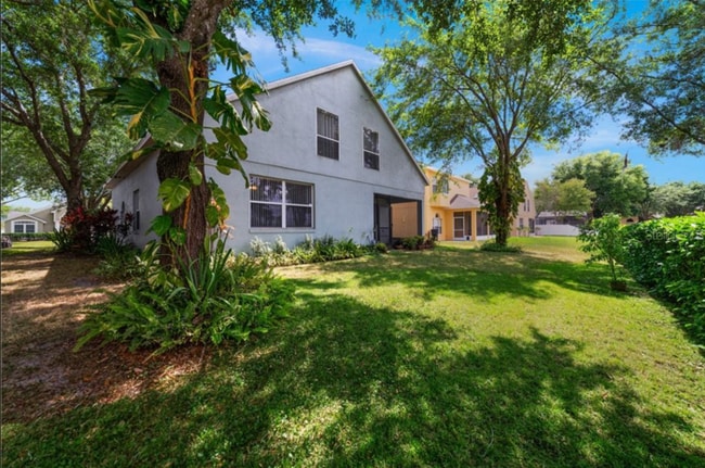 Building Photo - Stunning 5/2.5 Spacious Home with a 3 Car ...