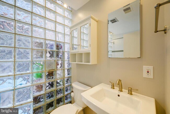 Building Photo - 1771 Swann St NW