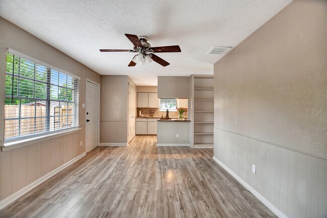Building Photo - 3826 Willow Springs Ln