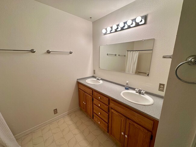 Building Photo - Light Filled 4 Bedroom 2.5 Bathroom Two-St...