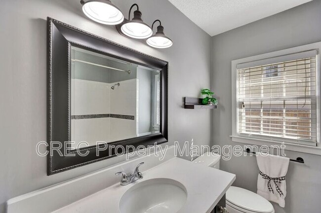 Building Photo - 204 S Hampton St