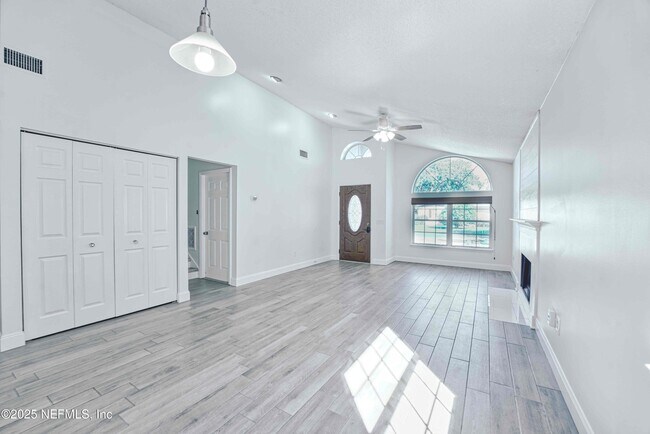 Building Photo - 303 D St
