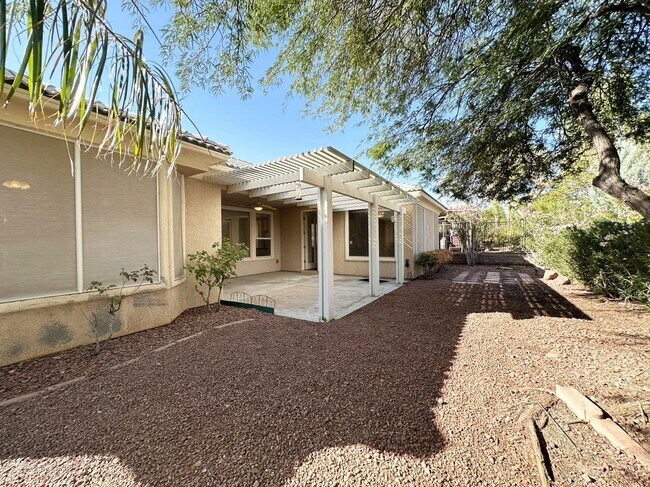 Building Photo - 4684 Riva De Romanza St