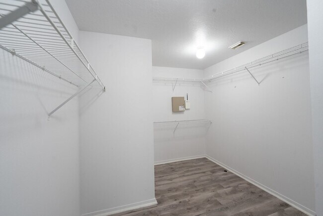 Building Photo - 1809 Oakland Cir